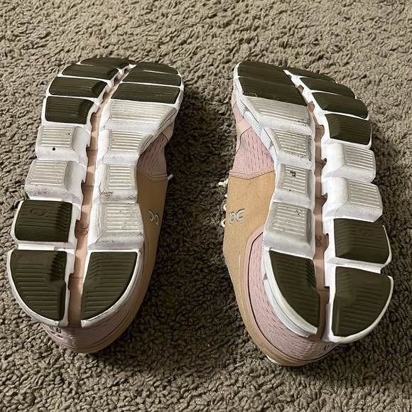 ON CLOUD  - WOMEN'S RUNNING SHOES - SIZE 8.5 W - Picture 6 of 7